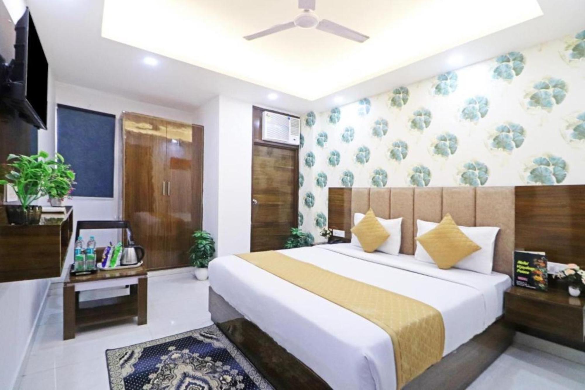 Vijay Palace By Delhi Igi Airport Hotel 4*